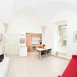 https://la-piccola-dimora-dell-alcantarine.lecce-hotels.com